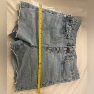 Levi’s Denizen shorts